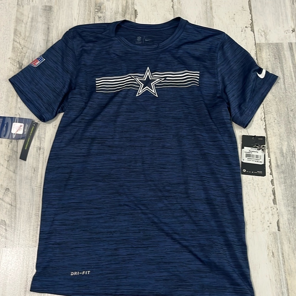 Nike Dallas Cowboys Tee Size Small. NWT